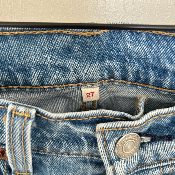 Levi’s Straight Leg Raw Hem Light/Mid-Wash Jeans - Picture 3 of 4